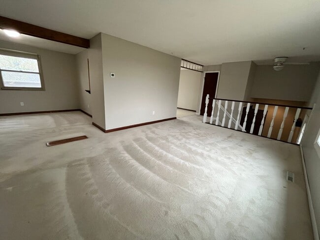 Building Photo - 4 Bed/2 Bath Rental Home with Fenced in Yard!