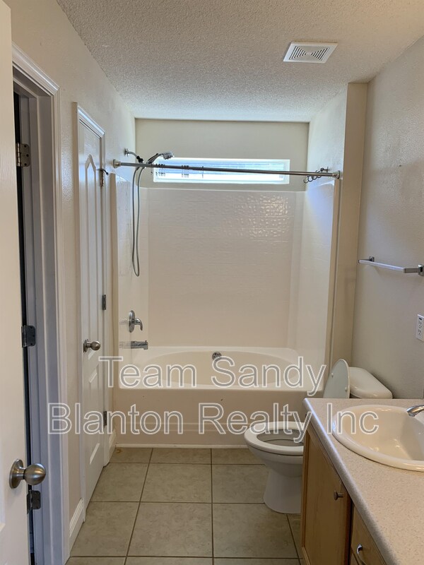 Building Photo - 8949 Camelot Pl