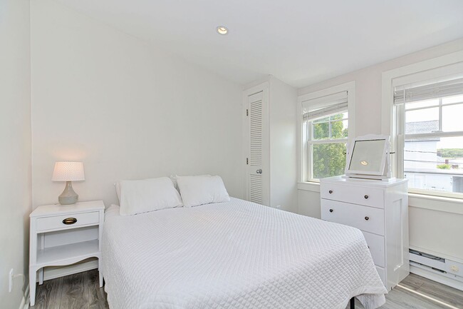 Building Photo - WINTER RENTAL: Changes In Latitude (Dogs Welcome!)