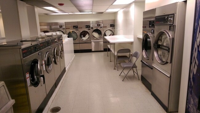 Building Photo - 2400 N Lakeview Ave