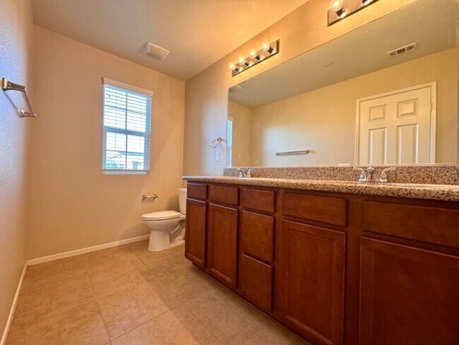 Building Photo - Beautiful Redhawk home located directly ac...