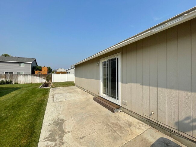 Building Photo - Spacious 1,520 Sq. Ft. Home with Open Floor Plan