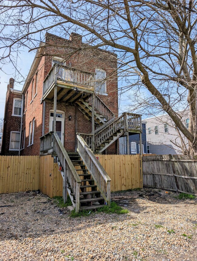 Building Photo - 804 W Clay St