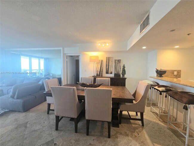 Building Photo - 1717 N Bayshore Dr