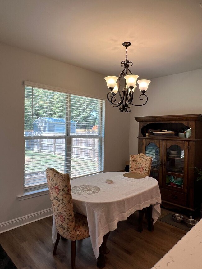 Building Photo - Exceptional 4 Bedroom in Milton