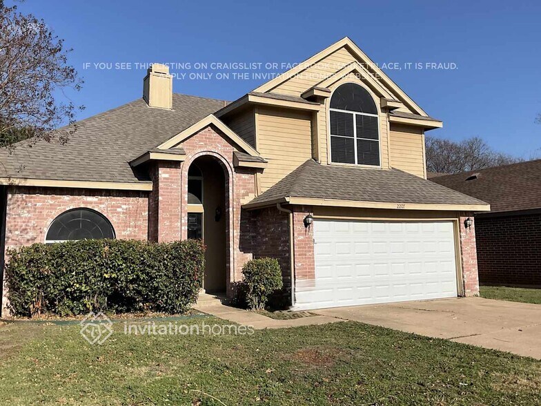 Building Photo - 2207 Bennington Dr