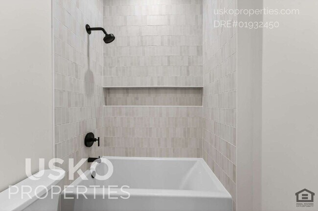 Building Photo - "Charming 2-Bedroom Retreat in Rocklin – Cozy 900 Sq Ft Home on Winding Lane!"