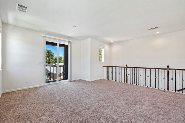 Building Photo - Welcome to this beautiful Carson City townhome available for rent