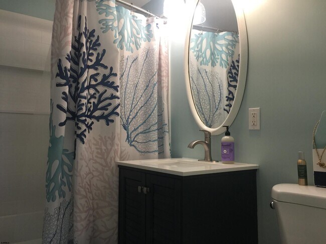 Building Photo - 205 3rd St S