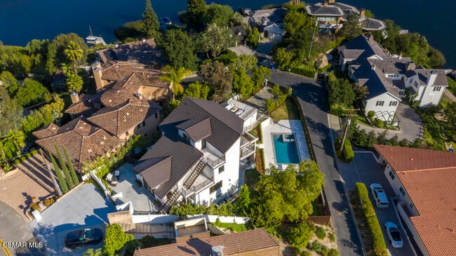 Building Photo - 290 Lake Sherwood Dr