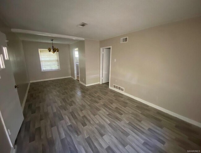 Building Photo - 2454 Spruce Curve