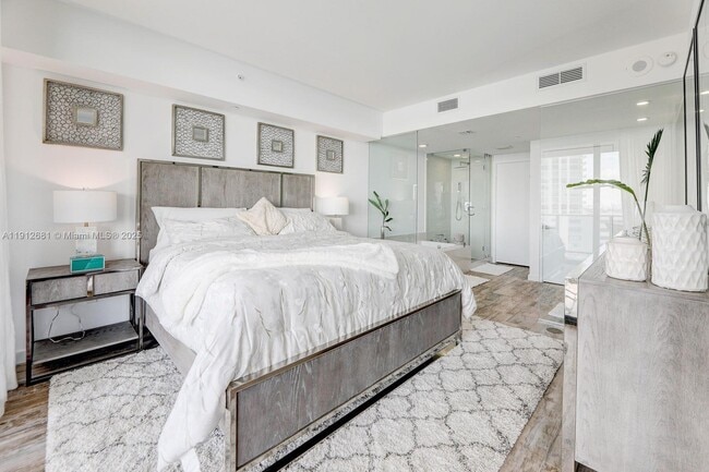 Building Photo - 650 NE 32nd St