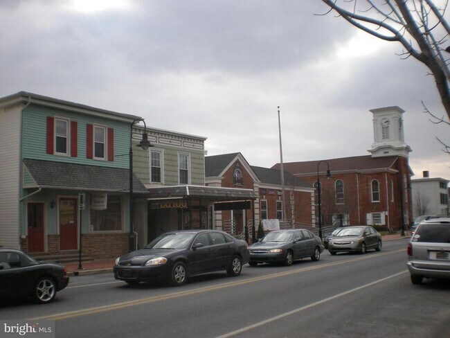 Building Photo - 20 W Main St