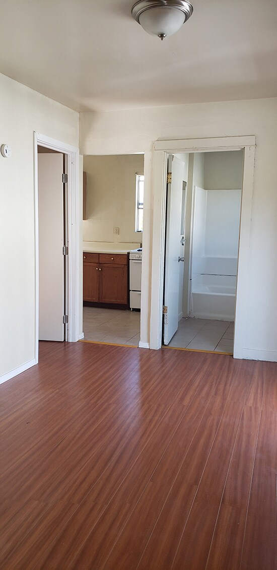 Building Photo - 1714 Glenoaks E Blvd