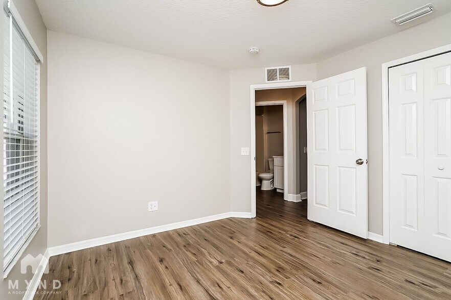 Building Photo - 8721 Persea Ct