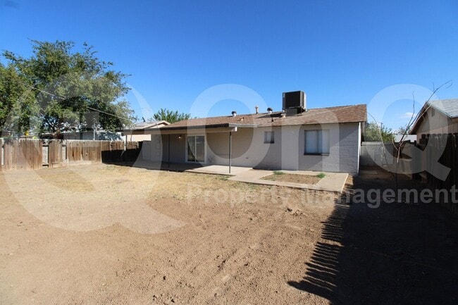 Building Photo - 8128 W Earll Dr