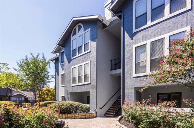 Building Photo - 6873 Peachtree Dunwoody Rd NE