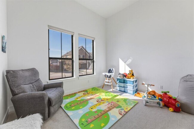 Building Photo - 2941 Delaware St