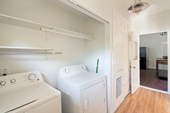 Building Photo - 603 E Losoya St