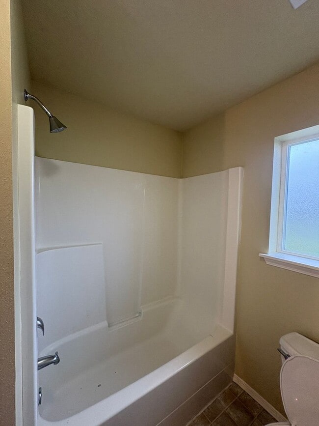 Building Photo - 3 Bedroom Duplex on Bailey Hill Rd