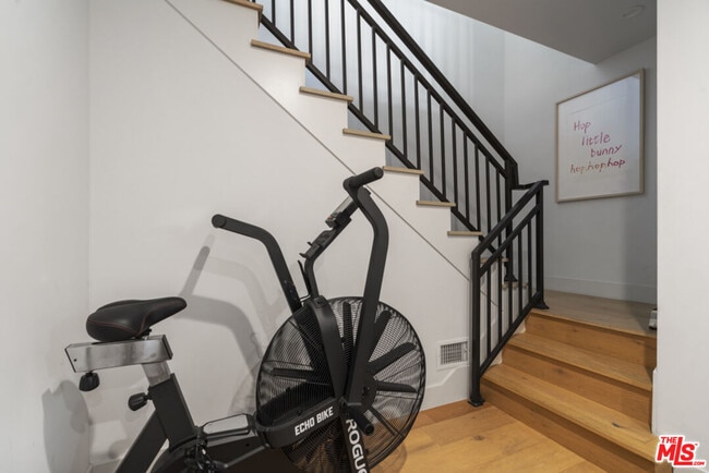 Building Photo - 738 Parkman Ave