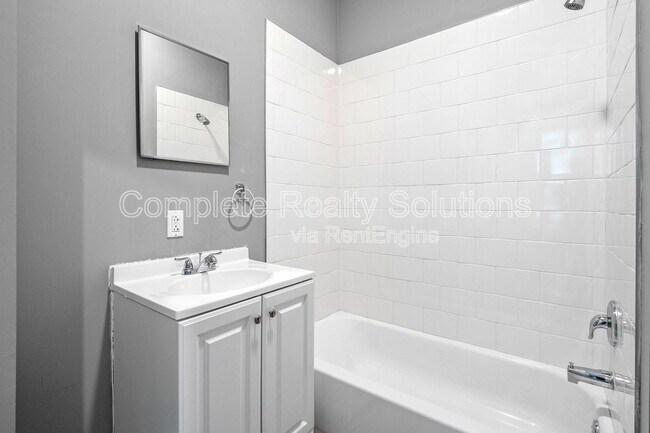 Building Photo - 5132 Kensington Ave