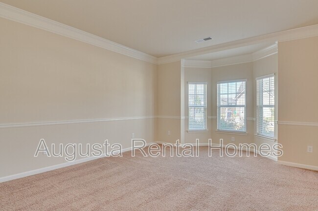 Building Photo - 5014 Vine Ln