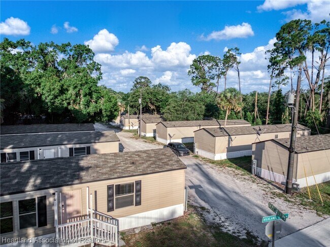 Building Photo - 5 Crawford Dr