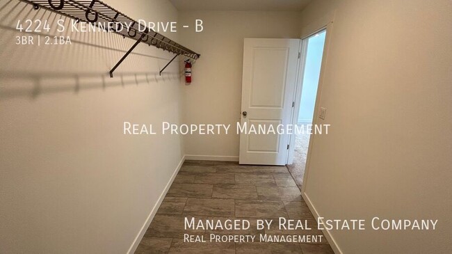 Building Photo - 4224 S Kennedy Dr