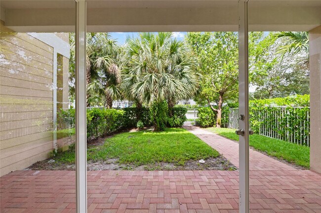 Building Photo - 1430 SW 4th Ave