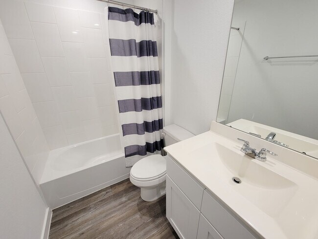 Building Photo - This stunning 4-bedroom, 2-bathroom Rosharon lease features modern upgrades, an open-concept layo...