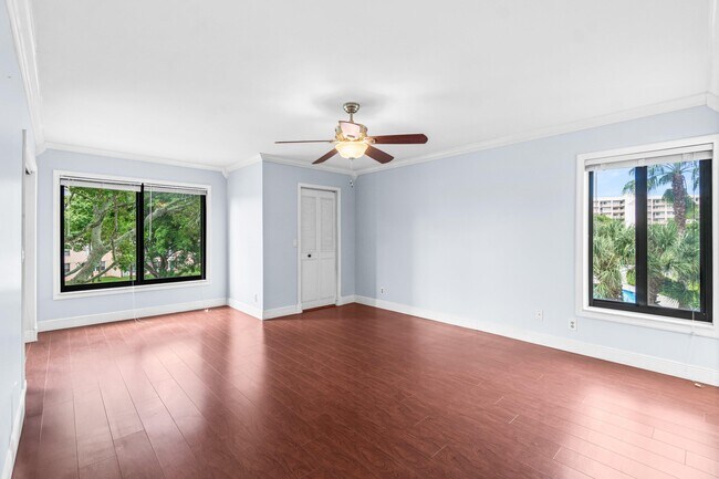 Building Photo - 14475 Strathmore Ln