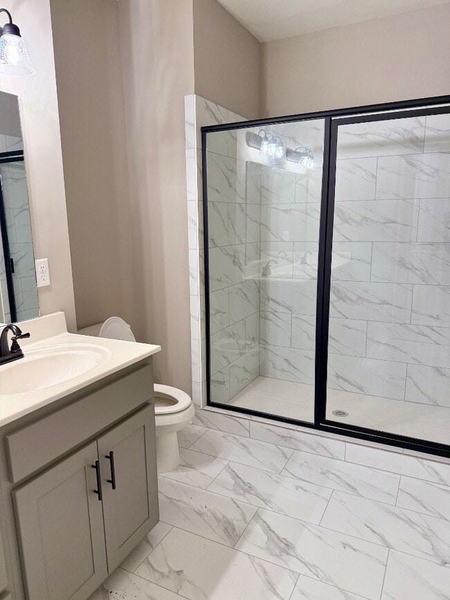 Building Photo - 4377 Ravenwood Park W