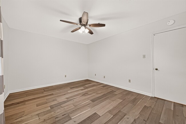 Building Photo - 12411 Pinerock Ln