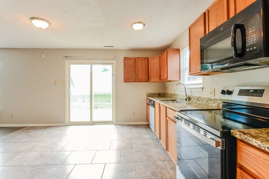 Building Photo - 2110 Dutch Elm Dr
