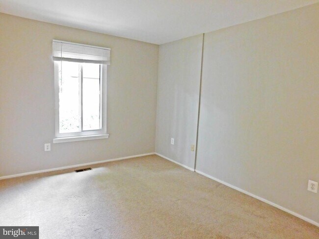 Building Photo - 10315 Cherry View Ct