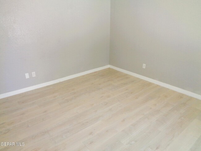 Building Photo - 2120 Greenlee Dr