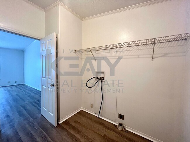 Building Photo - 113 Country Ln