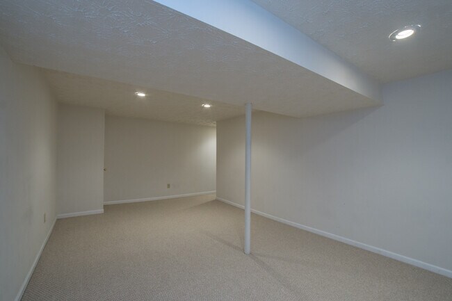 Building Photo - 6657 Delburn Ct