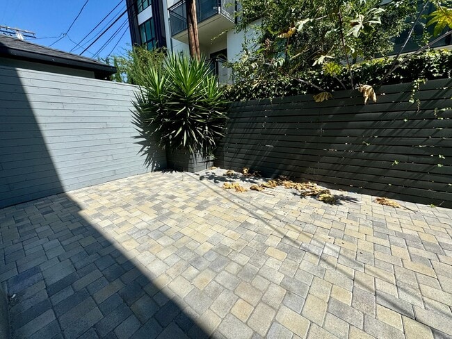 Building Photo - Modern Townhome Community in Prime Mid-City