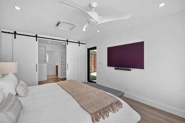 Building Photo - 2157 Coral Gardens Dr