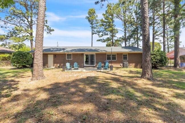 Building Photo - Updated 3 Bedroom, 2 Bath Home – Minutes from Fort Bragg!