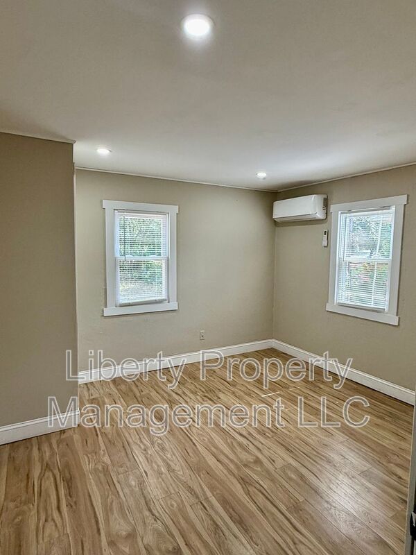 Building Photo - 1628 Murchison Rd