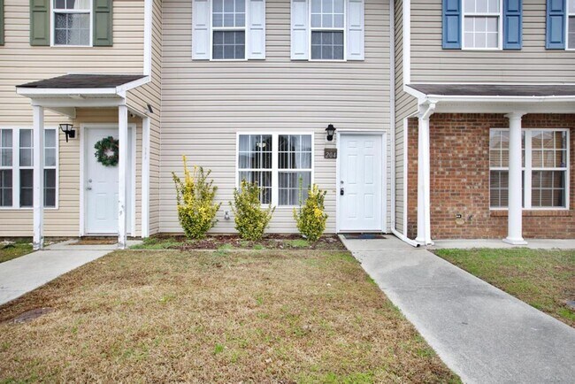 Building Photo - An adorable home! Pets Welcome!