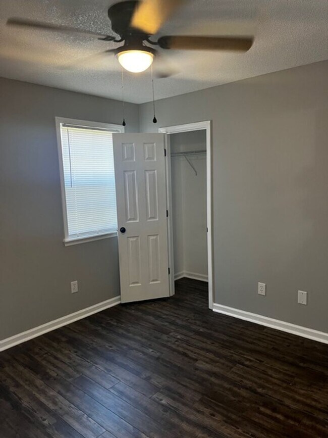 Building Photo - Charming All-Brick Corner Lot Home with Hot Tub & Fenced Yard