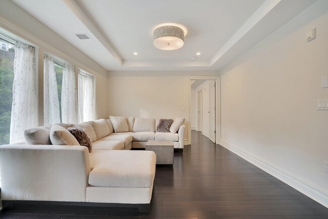 Building Photo - 55 Eton Row