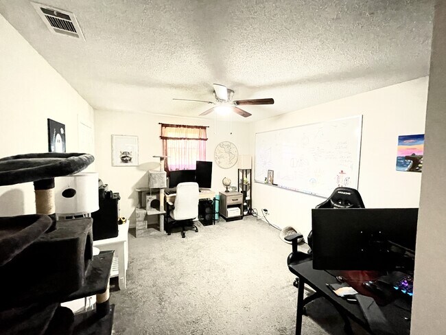 Building Photo - 22733 Creekwood Dr