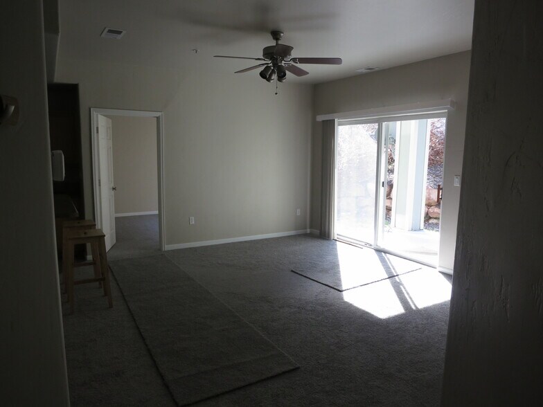 Building Photo - 2701 Midland Ave. Unit 614