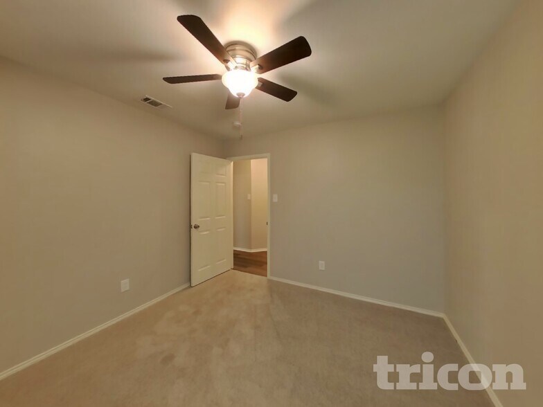 Building Photo - 834 San Jacinto Dr