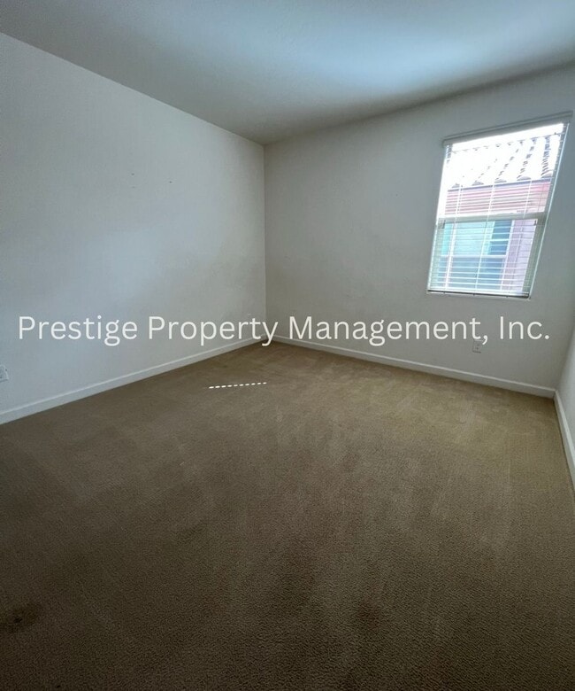 Building Photo - Dont Miss This Spacious Northwest home!!!
